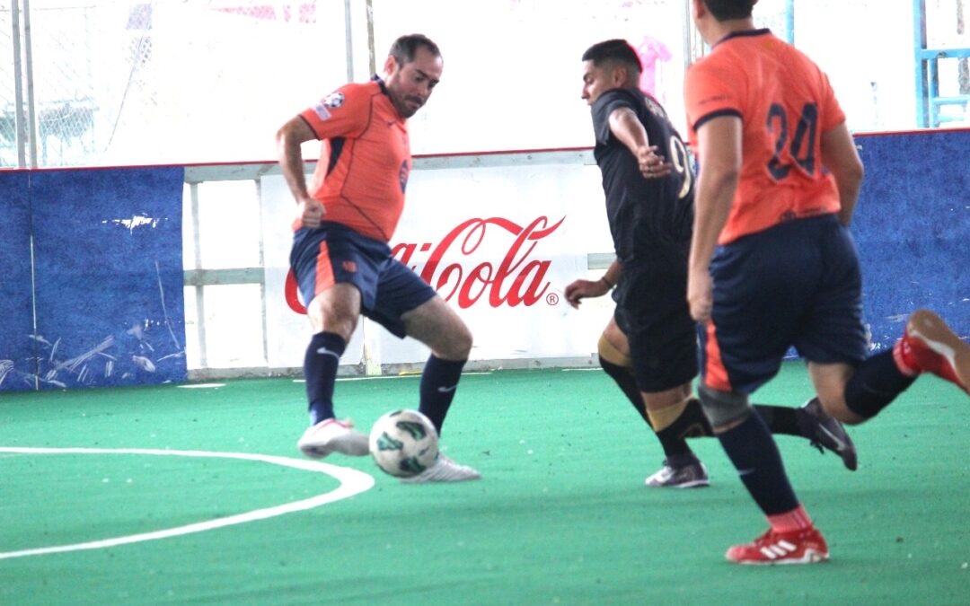 Golden Black campeones de fútbol rápido con muchos pulmones